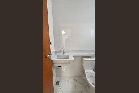 Casa à venda com 95m², 3 quartos e 2 vagas Casa à venda com 95m², 3 quartos e 2 vagasBanheiro