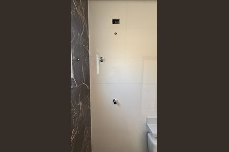 Casa à venda com 95m², 3 quartos e 2 vagas Casa à venda com 95m², 3 quartos e 2 vagasBanheiro da Suíte