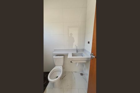 Casa à venda com 95m², 3 quartos e 2 vagas Casa à venda com 95m², 3 quartos e 2 vagasBanheiro da Suíte