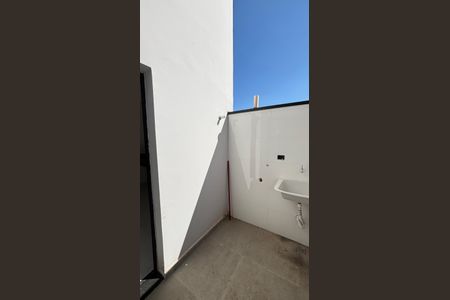 Casa à venda com 95m², 3 quartos e 2 vagas Casa à venda com 95m², 3 quartos e 2 vagasÁrea de Serviço
