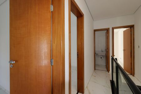 Casa à venda com 95m², 3 quartos e 2 vagasCorredor