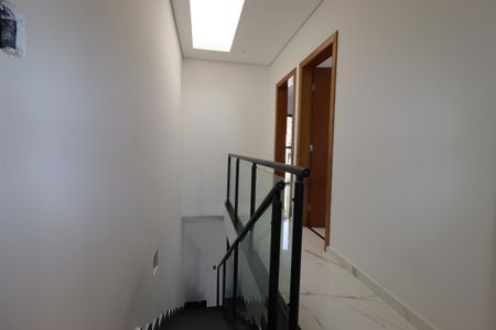 Casa à venda com 95m², 3 quartos e 2 vagasCorredor