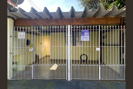 Casa à venda com 110m², 2 quartos e 2 vagas Casa à venda com 110m², 2 quartos e 2 vagasFachada