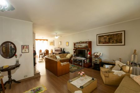 Casa à venda com 255m², 3 quartos e 3 vagasSala