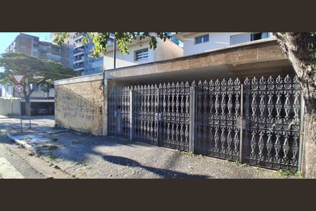 Casa à venda com 255m², 3 quartos e 3 vagasFachada