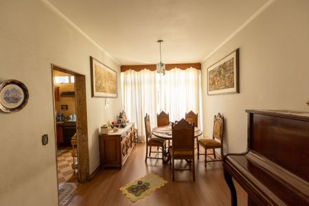 Casa à venda com 255m², 3 quartos e 3 vagasSala