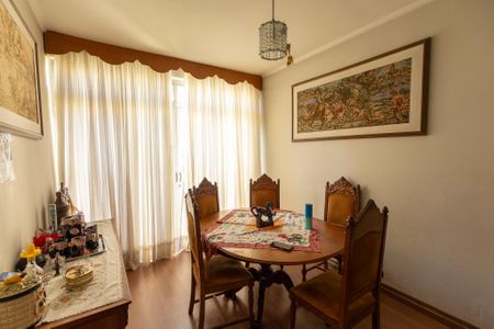 Casa à venda com 255m², 3 quartos e 3 vagasSala