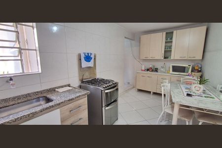 Casa à venda com 144m², 3 quartos e 2 vagas Casa à venda com 144m², 3 quartos e 2 vagasCozinha