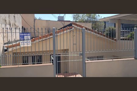 Casa à venda com 144m², 3 quartos e 2 vagas Casa à venda com 144m², 3 quartos e 2 vagasFachada