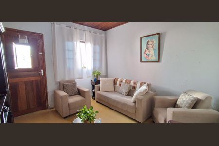 Casa à venda com 144m², 3 quartos e 2 vagas Casa à venda com 144m², 3 quartos e 2 vagasSala