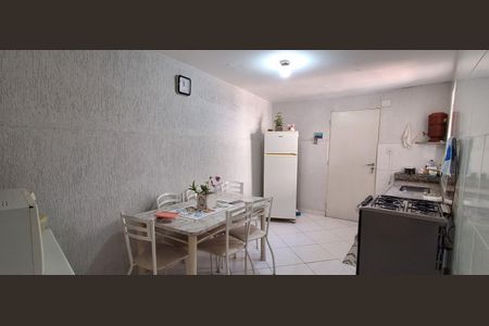 Casa à venda com 144m², 3 quartos e 2 vagas Casa à venda com 144m², 3 quartos e 2 vagasCozinha