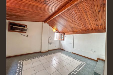 Casa à venda com 307m², 4 quartos e 2 vagas Casa à venda com 307m², 4 quartos e 2 vagasQuarto de Serviço