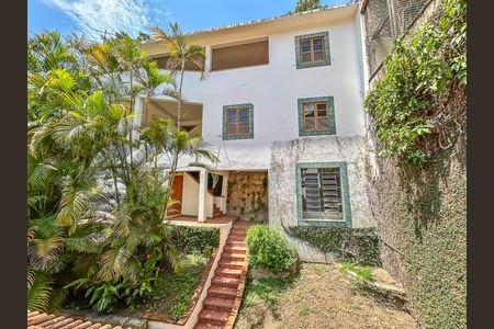 Casa à venda com 307m², 4 quartos e 2 vagas Casa à venda com 307m², 4 quartos e 2 vagasÁrea comum