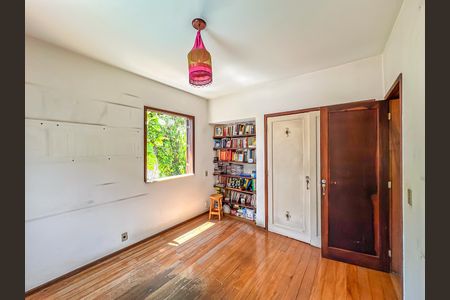 Casa à venda com 307m², 4 quartos e 2 vagas Casa à venda com 307m², 4 quartos e 2 vagasQuarto 3