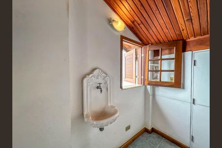 Casa à venda com 307m², 4 quartos e 2 vagas Casa à venda com 307m², 4 quartos e 2 vagasQuarto de Serviço