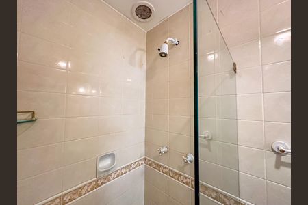 Casa à venda com 307m², 4 quartos e 2 vagas Casa à venda com 307m², 4 quartos e 2 vagasBanheiro Social