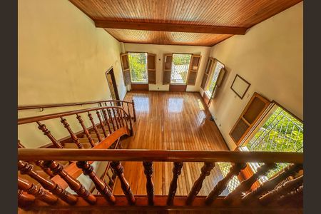 Casa à venda com 307m², 4 quartos e 2 vagas Casa à venda com 307m², 4 quartos e 2 vagasCorredor