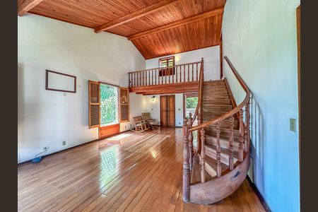 Casa à venda com 307m², 4 quartos e 2 vagas Casa à venda com 307m², 4 quartos e 2 vagasSala 2