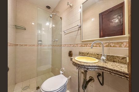 Casa à venda com 307m², 4 quartos e 2 vagas Casa à venda com 307m², 4 quartos e 2 vagasBanheiro Social