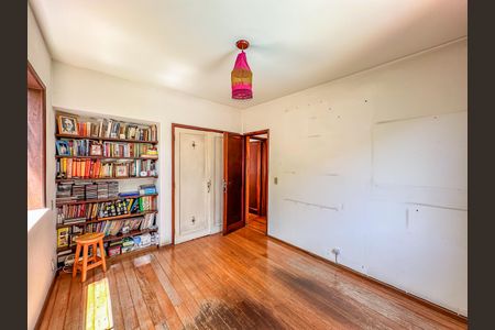 Casa à venda com 307m², 4 quartos e 2 vagas Casa à venda com 307m², 4 quartos e 2 vagasQuarto 3