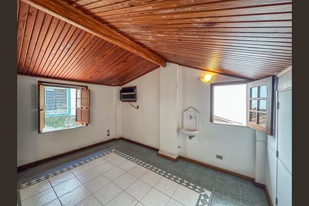 Casa à venda com 307m², 4 quartos e 2 vagas Casa à venda com 307m², 4 quartos e 2 vagasQuarto de Serviço