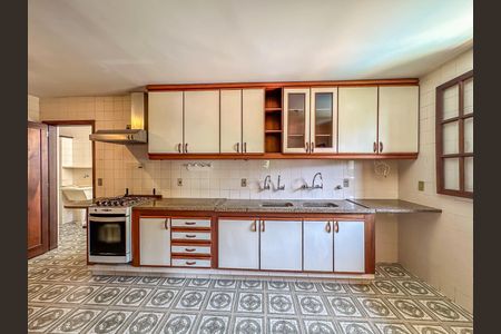 Casa à venda com 307m², 4 quartos e 2 vagas Casa à venda com 307m², 4 quartos e 2 vagasCozinha