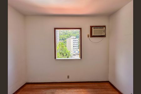 Casa à venda com 307m², 4 quartos e 2 vagas Casa à venda com 307m², 4 quartos e 2 vagasQuarto 2