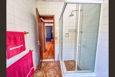 Casa à venda com 307m², 4 quartos e 2 vagas Casa à venda com 307m², 4 quartos e 2 vagasBanheiro Suíte