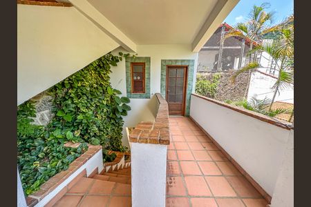 Casa à venda com 307m², 4 quartos e 2 vagas Casa à venda com 307m², 4 quartos e 2 vagasÁrea comum