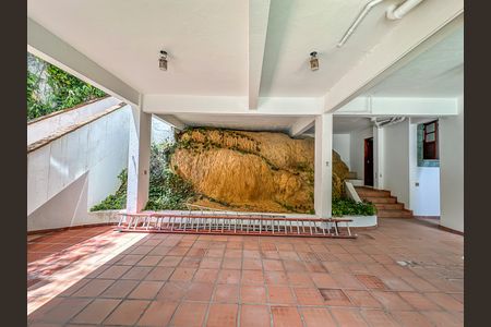 Casa à venda com 307m², 4 quartos e 2 vagas Casa à venda com 307m², 4 quartos e 2 vagasÁrea comum