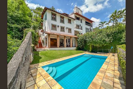 Casa à venda com 307m², 4 quartos e 2 vagas Casa à venda com 307m², 4 quartos e 2 vagasÁrea comum