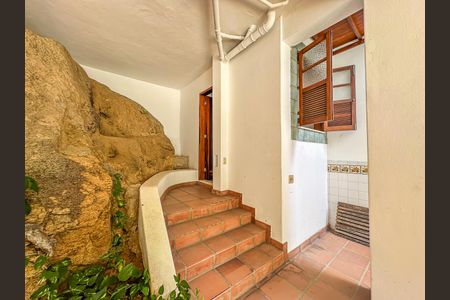 Casa à venda com 307m², 4 quartos e 2 vagas Casa à venda com 307m², 4 quartos e 2 vagasÁrea comum