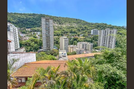 Casa à venda com 307m², 4 quartos e 2 vagas Casa à venda com 307m², 4 quartos e 2 vagasÁrea comum