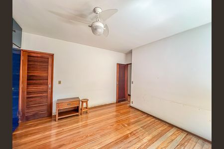 Casa à venda com 307m², 4 quartos e 2 vagas Casa à venda com 307m², 4 quartos e 2 vagasSuíte