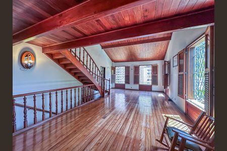 Casa à venda com 307m², 4 quartos e 2 vagas Casa à venda com 307m², 4 quartos e 2 vagasSala 1