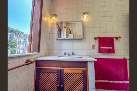 Casa à venda com 307m², 4 quartos e 2 vagas Casa à venda com 307m², 4 quartos e 2 vagasBanheiro Suíte