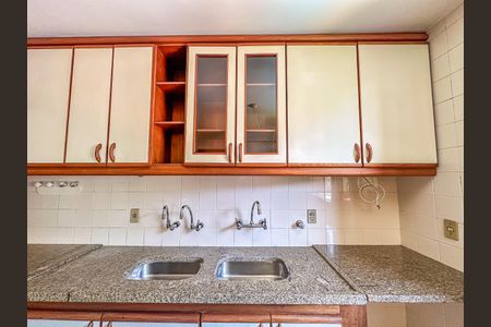 Casa à venda com 307m², 4 quartos e 2 vagas Casa à venda com 307m², 4 quartos e 2 vagasCozinha