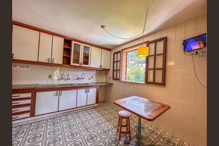 Casa à venda com 307m², 4 quartos e 2 vagas Casa à venda com 307m², 4 quartos e 2 vagasCozinha