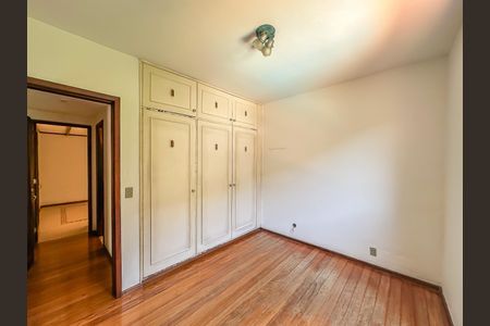 Casa à venda com 307m², 4 quartos e 2 vagas Casa à venda com 307m², 4 quartos e 2 vagasQuarto 1