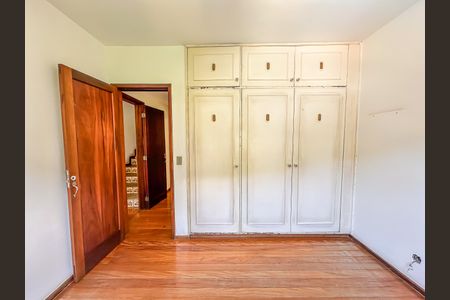 Casa à venda com 307m², 4 quartos e 2 vagas Casa à venda com 307m², 4 quartos e 2 vagasQuarto 1