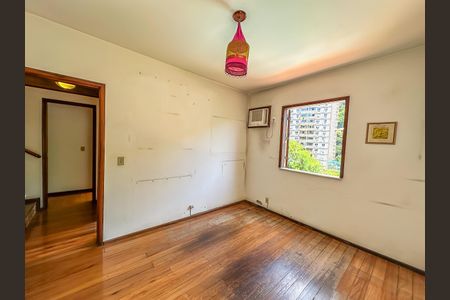 Casa à venda com 307m², 4 quartos e 2 vagas Casa à venda com 307m², 4 quartos e 2 vagasQuarto 3