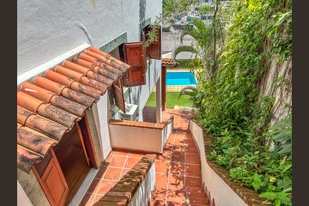 Casa à venda com 307m², 4 quartos e 2 vagas Casa à venda com 307m², 4 quartos e 2 vagasÁrea comum
