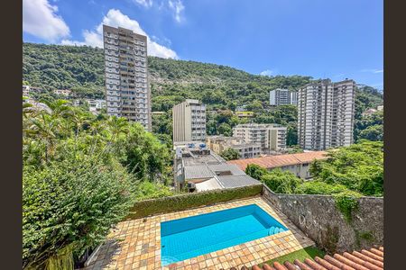 Casa à venda com 307m², 4 quartos e 2 vagas Casa à venda com 307m², 4 quartos e 2 vagasVista Suíte