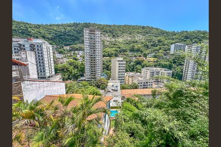 Casa à venda com 307m², 4 quartos e 2 vagas Casa à venda com 307m², 4 quartos e 2 vagasÁrea comum