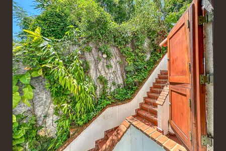 Casa à venda com 307m², 4 quartos e 2 vagas Casa à venda com 307m², 4 quartos e 2 vagasVista Suíte