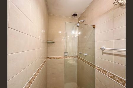 Casa à venda com 307m², 4 quartos e 2 vagas Casa à venda com 307m², 4 quartos e 2 vagasBanheiro Social