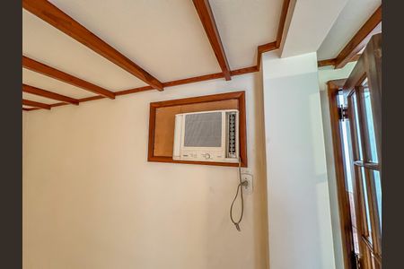 Casa à venda com 307m², 4 quartos e 2 vagas Casa à venda com 307m², 4 quartos e 2 vagasCorredor