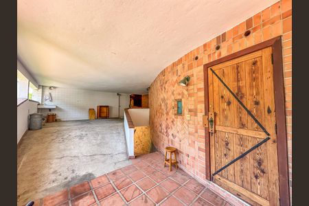 Casa à venda com 307m², 4 quartos e 2 vagas Casa à venda com 307m², 4 quartos e 2 vagasÁrea comum