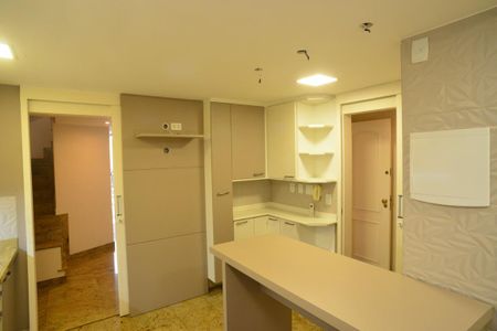 Apartamento à venda com 251m², 4 quartos e 2 vagasCozinha