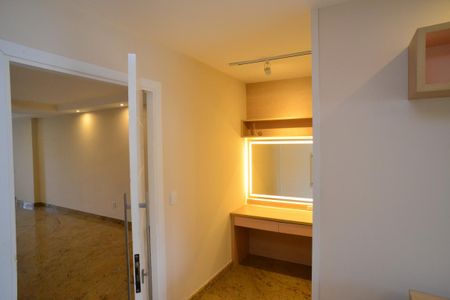 Apartamento à venda com 251m², 4 quartos e 2 vagasSuíte 2